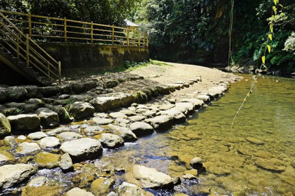 富民親水公園淺水區適合全家親子在這裡玩水。 (圖／基隆旅遊局)