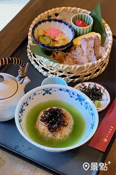 烤飯糰茶泡飯套餐（320元）。