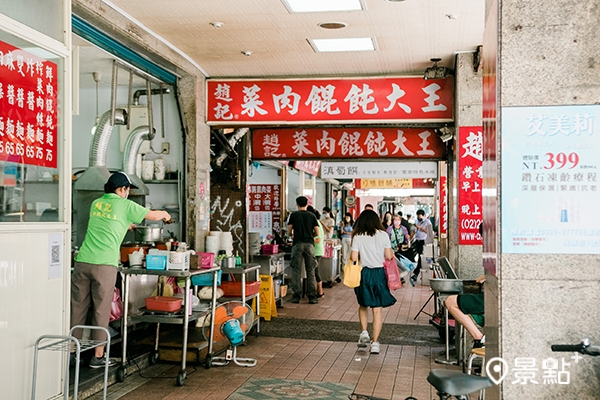 知名老店每到用餐時間總是大排長龍